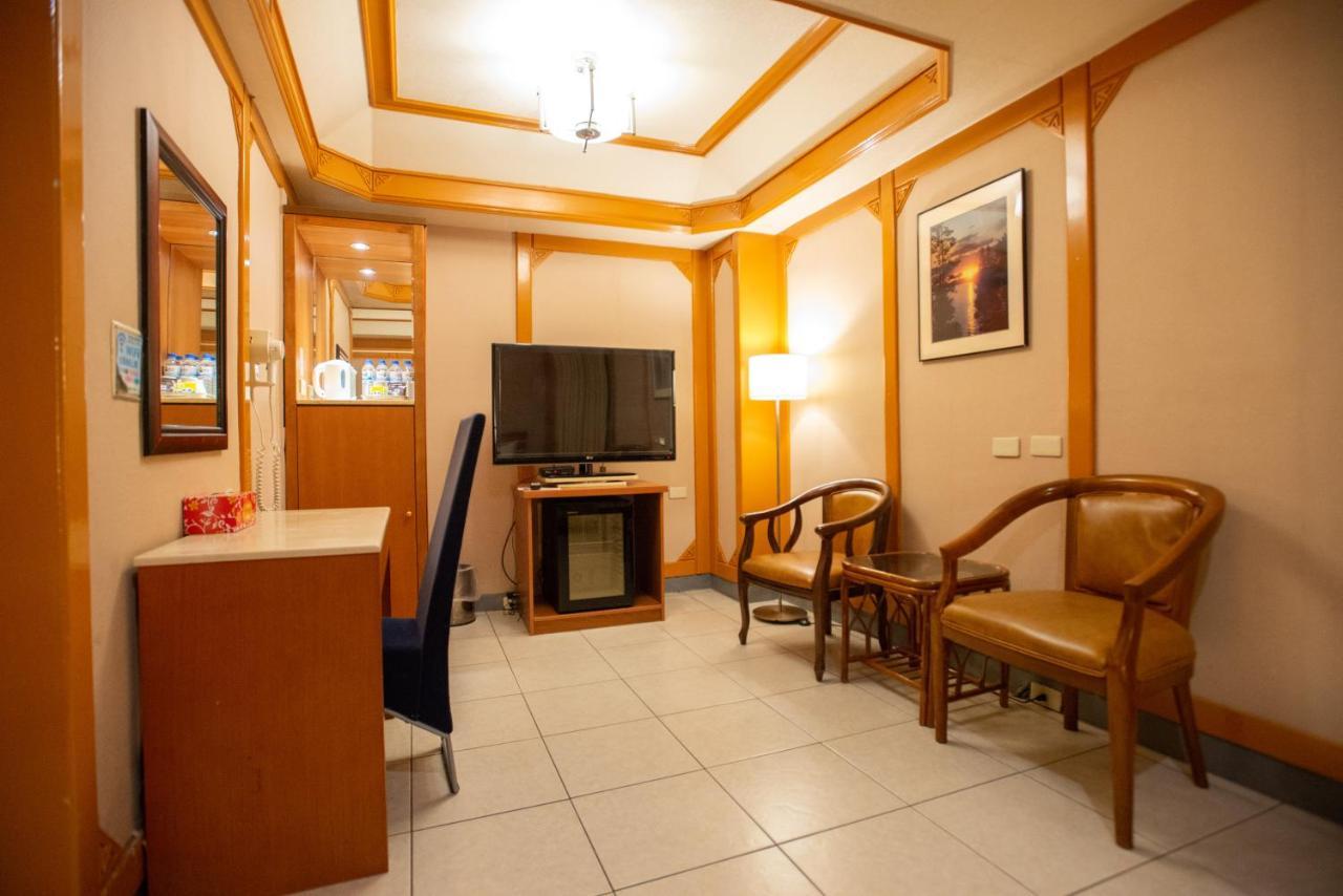 Hua Guo Hotel Цзилун Экстерьер фото